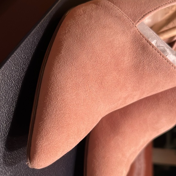 Elegant Nude Slingback Heels - Picture 8 of 11